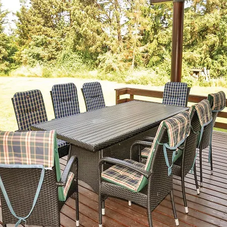 Three-bedroom Holiday In Martofte