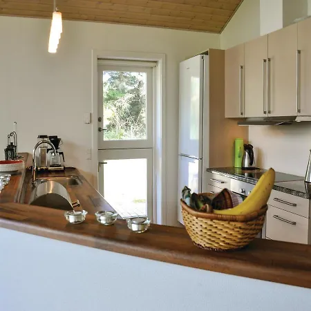 Three-bedroom Holiday In * Martofte