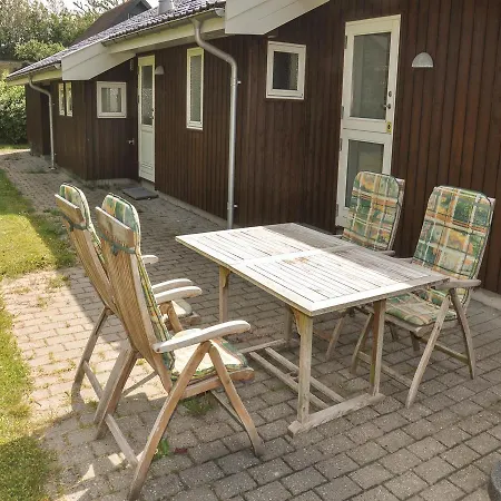 Three-bedroom Holiday In * Martofte