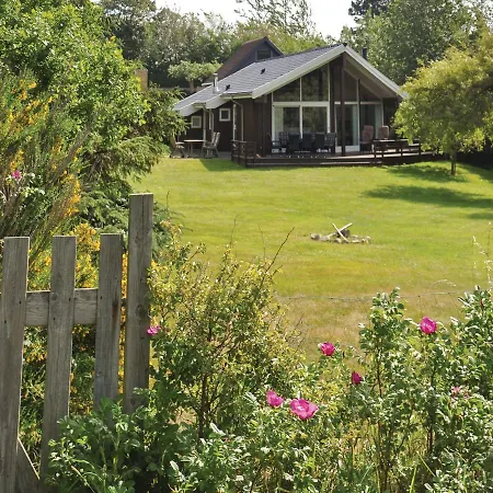 Three-bedroom Holiday In Ferienhaus *