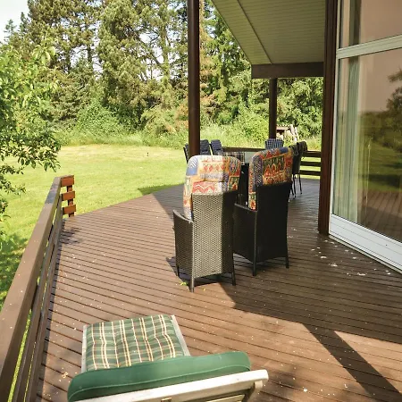 Three-bedroom Holiday In * Martofte
