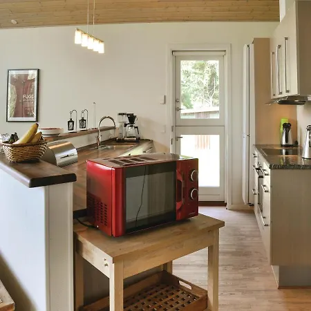 Three-bedroom Holiday In Martofte